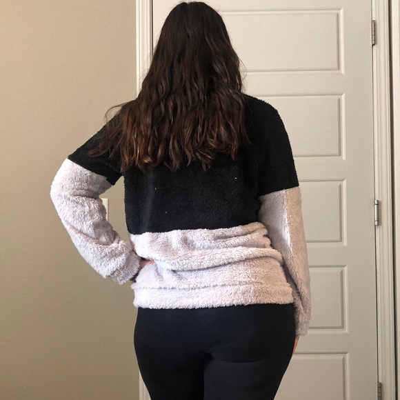 Black & Cream Two Tone Sherpa 1/4 Zip Pullover - Picture 5 of 8